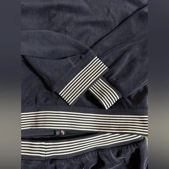 Juicy Couture two piece hoody and shorts set like new - Picture 3 of 3